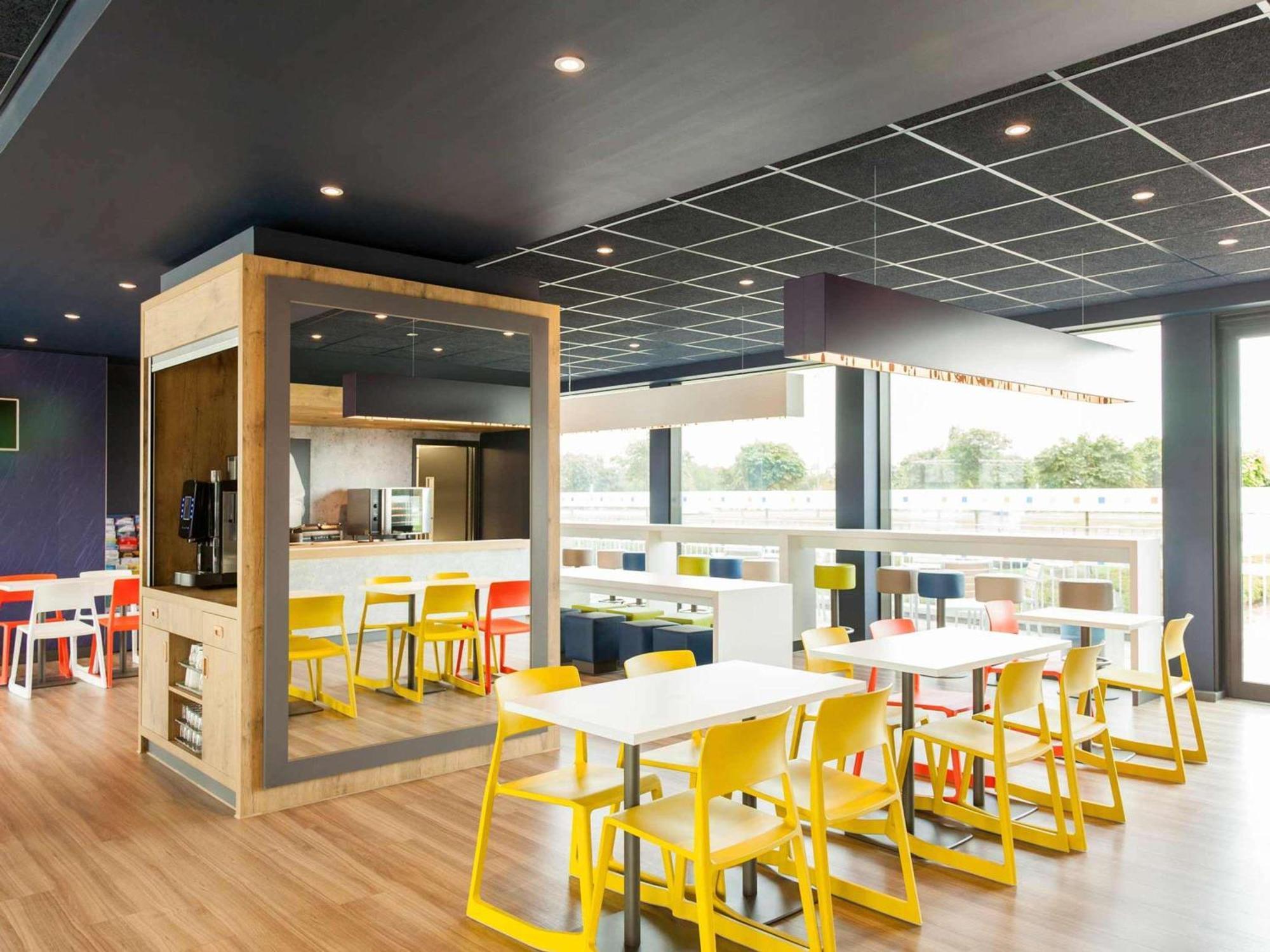 Ibis Budget Hotel Edinburgh Park — Zdjęcia 1